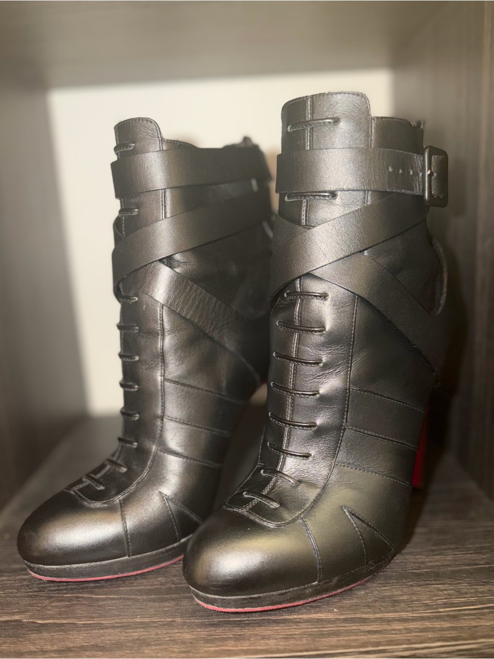 Christian Louboutin Lamu 120 bootie’s
Very rare model of 120mm boots 👢